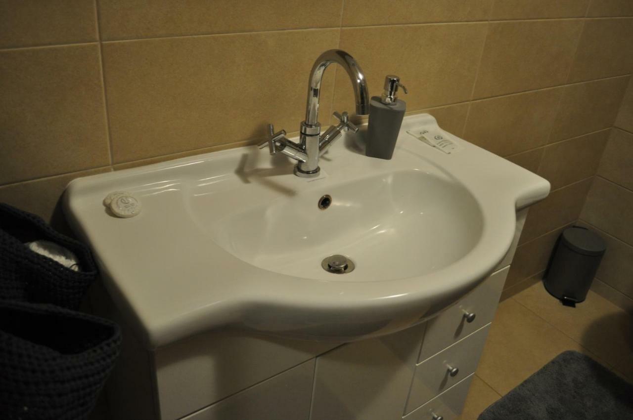 Sleep & Fly Apartment Отопени Екстериор снимка