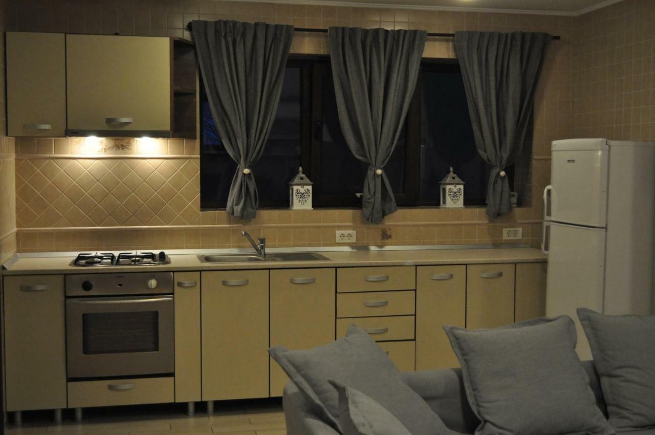 Sleep & Fly Apartment Отопени Екстериор снимка