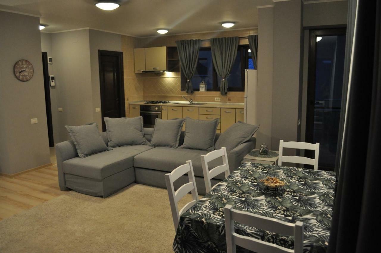 Sleep & Fly Apartment Отопени Екстериор снимка
